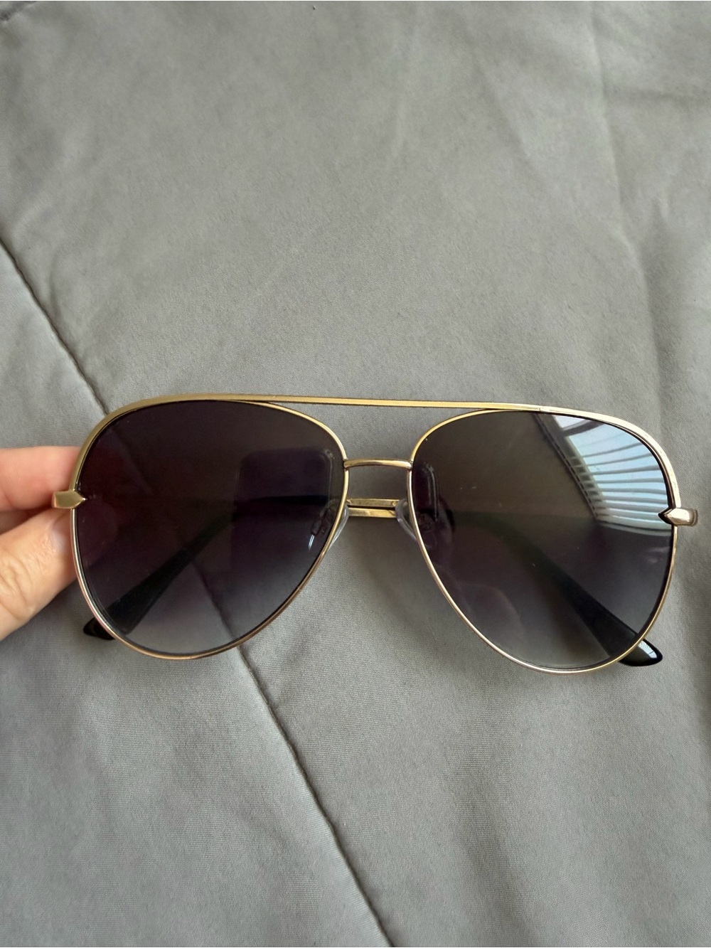 Forever 21 Aviator Sunglasses with Dark Lenses